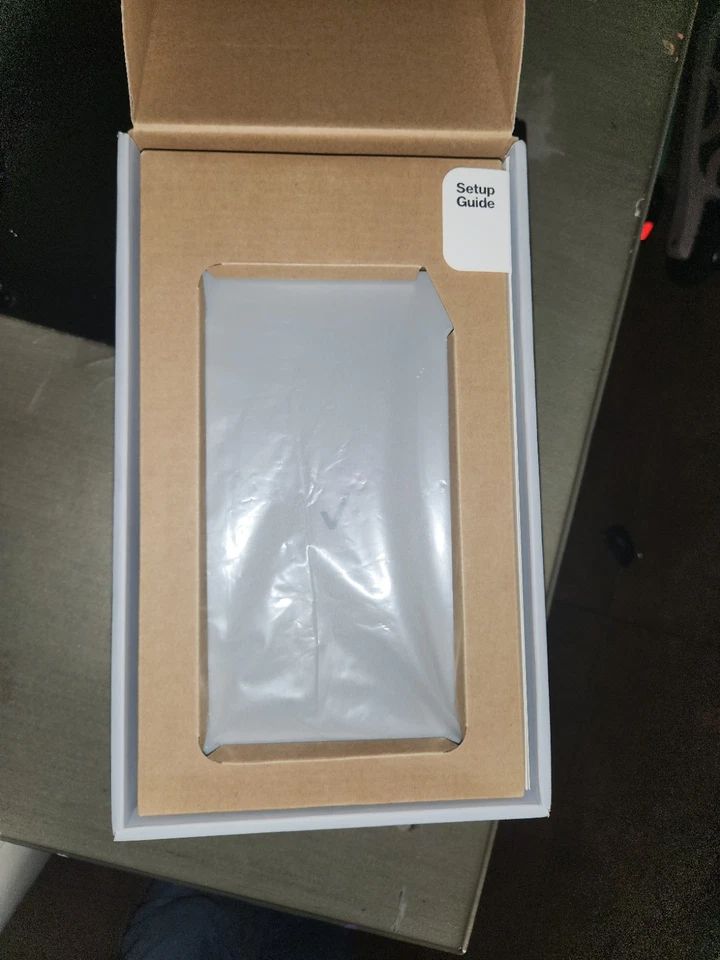 Verizon Internet Gateway WNC-CR200A 2023 WiFi6 NKR-LV65C-T3 Router - Image 2 of 2