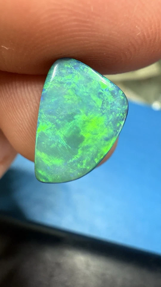 Beautiful Natural Australian Opal Doublet 14mm x 9.5mm x 3.75mm — 第 4/4 张图片