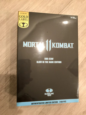 McFarlane Toys Mortal Kombat ultimate Sub-Zero (Glow in the Dark) NEW in hand