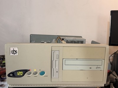 Wunderbar einfaches Pentium 120 AT Desktop System - 32MB Ram - 1,5GB HDD Windows95