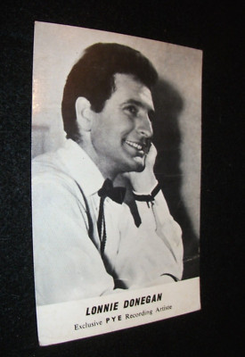 LONNIE DONEGAN. 1960s SKIFFLE SINGER. ORIGINAL PUBLICITY PHOTO CARD