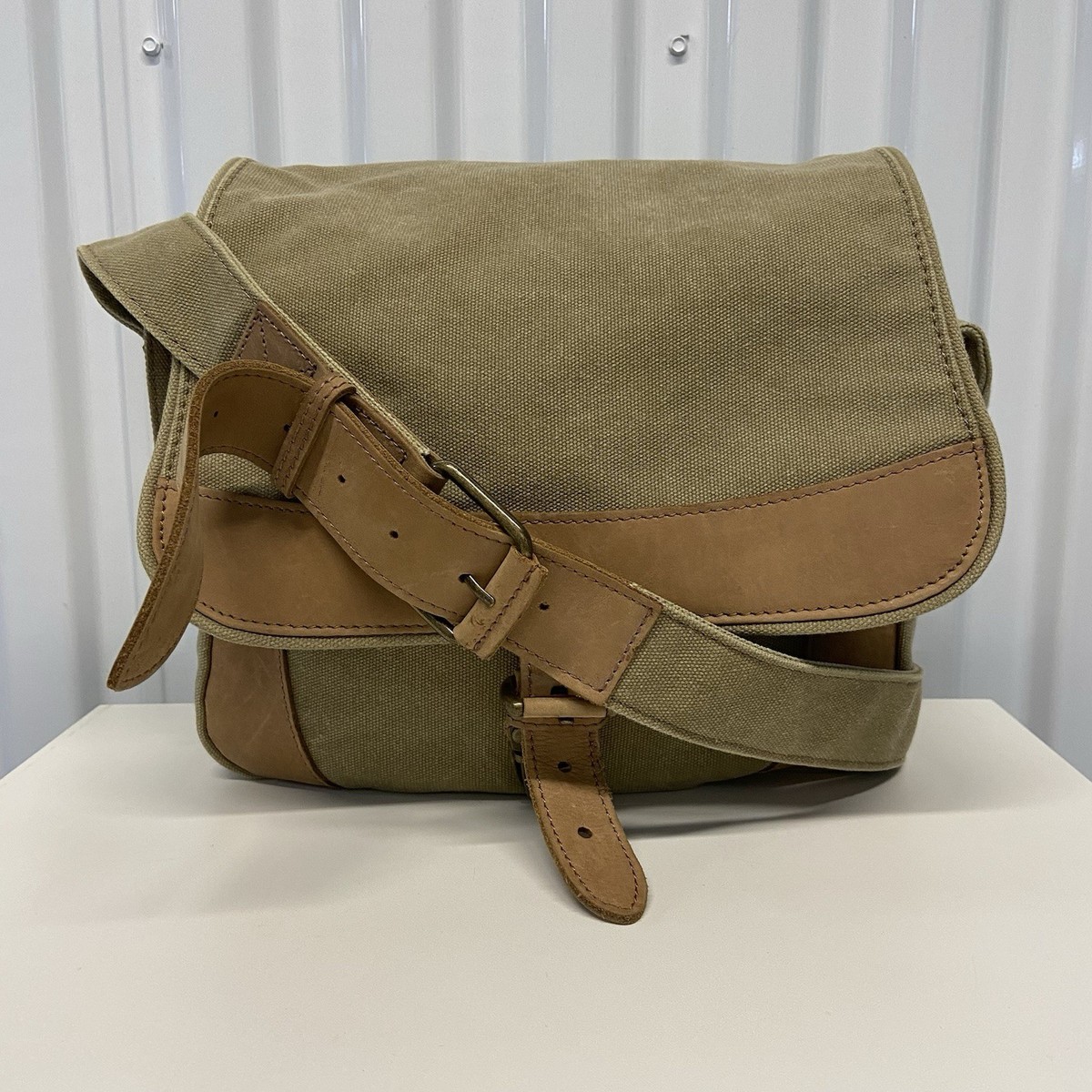 80s 90s LL.Bean ショルダーバッグ メッセンジャーバッグ　レア 90s LL Bean Canvas Leather Trim Tan Khaki Buckle Medium Messenger