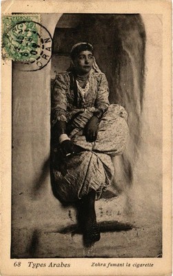 CPA ALGERIA Zohra Fumant La Zigarette (812672)