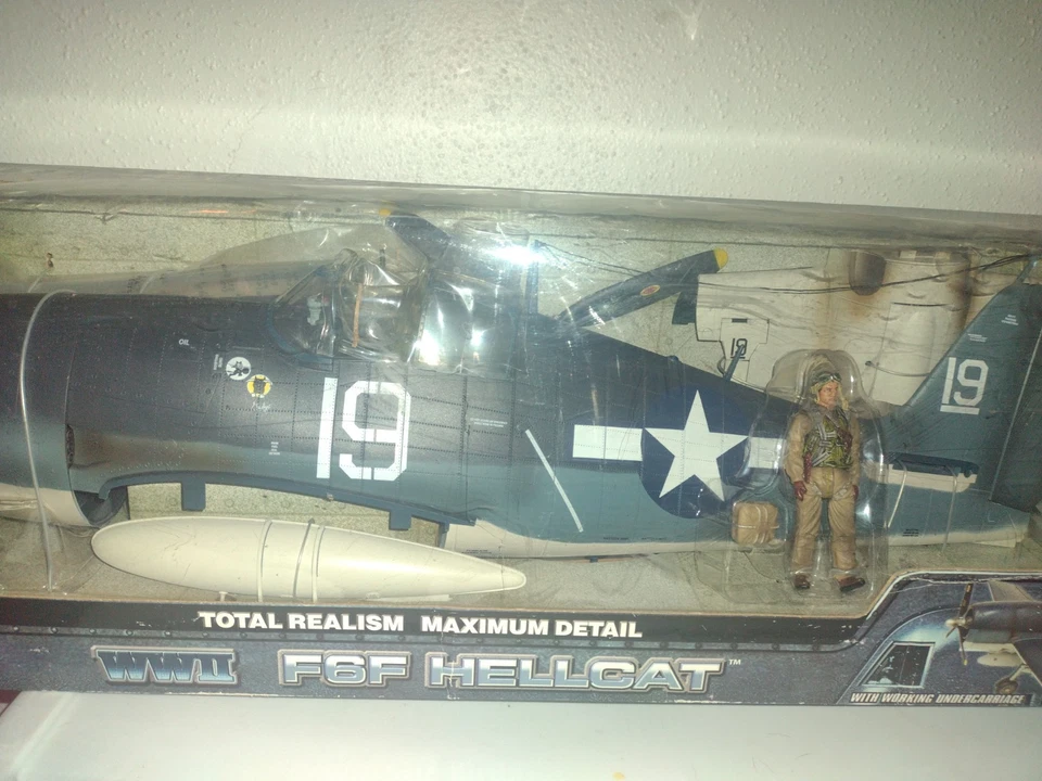 Elite Force WWII F6F Hellcat Fighter Plane 1:18 Scale Felix The Cat No. 021725 - Image 2 of 4