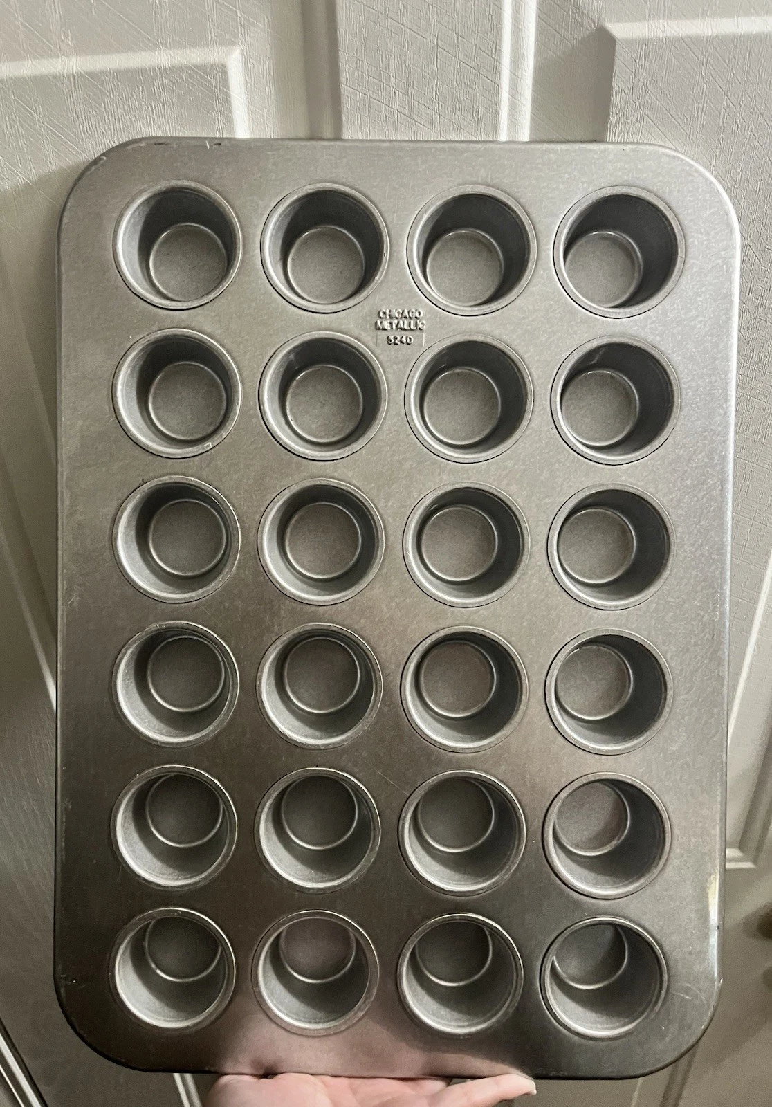 Vintage Chicago Metallic 524D Commercial Cupcake Pan Baking Mold
Opens in a new window or tab
