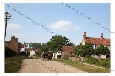 COL1197 - Yorks' - Early View along a Lane in Atwick Village - Print 6 x 4 