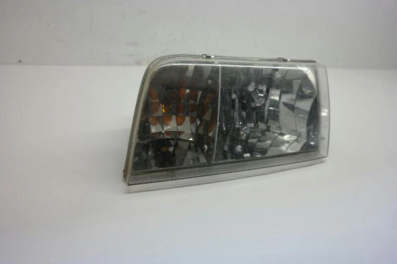 2003 - 2011 FORD CROWN VICTORIA DRIVER LEFT HEADLIGHT OEM - Image 3 of 4