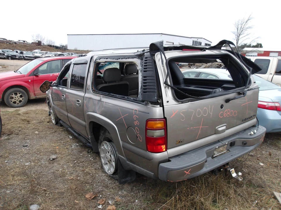 Used Air Cleaner Assembly fits: 2002 Chevrolet Suburban 1500 classic style creas - Image 3 of 4