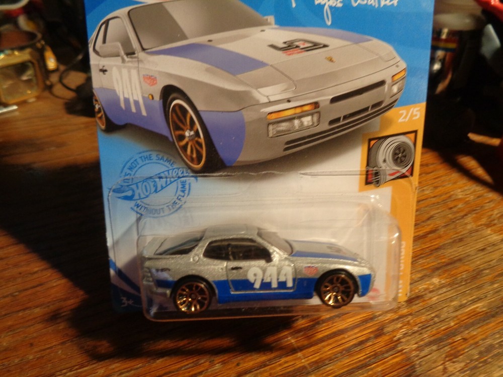 HOT WHEELS  '89 PORSCHE 944 TURBO        LOOK !