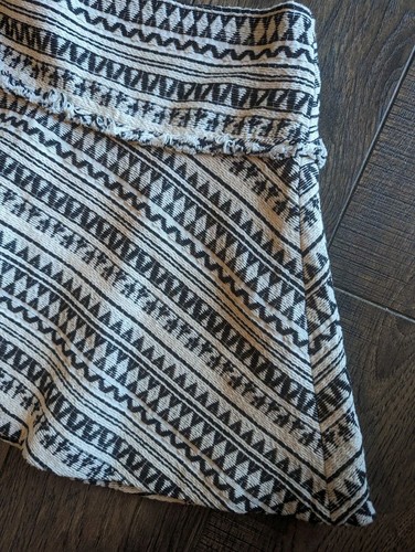 Banana Republic Women's Flared Mini Skirt Size 4 Beige & Black w/ Frayed Accents - Picture 2 of 15