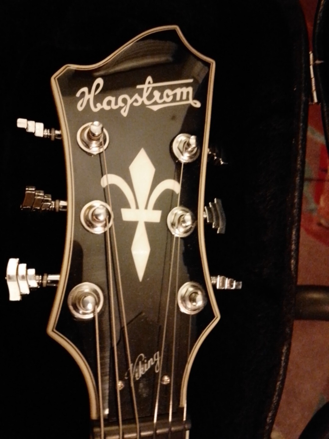 Hagstrom Viking Semi Hollow Cherry Case Extras Strings Strap Excellent