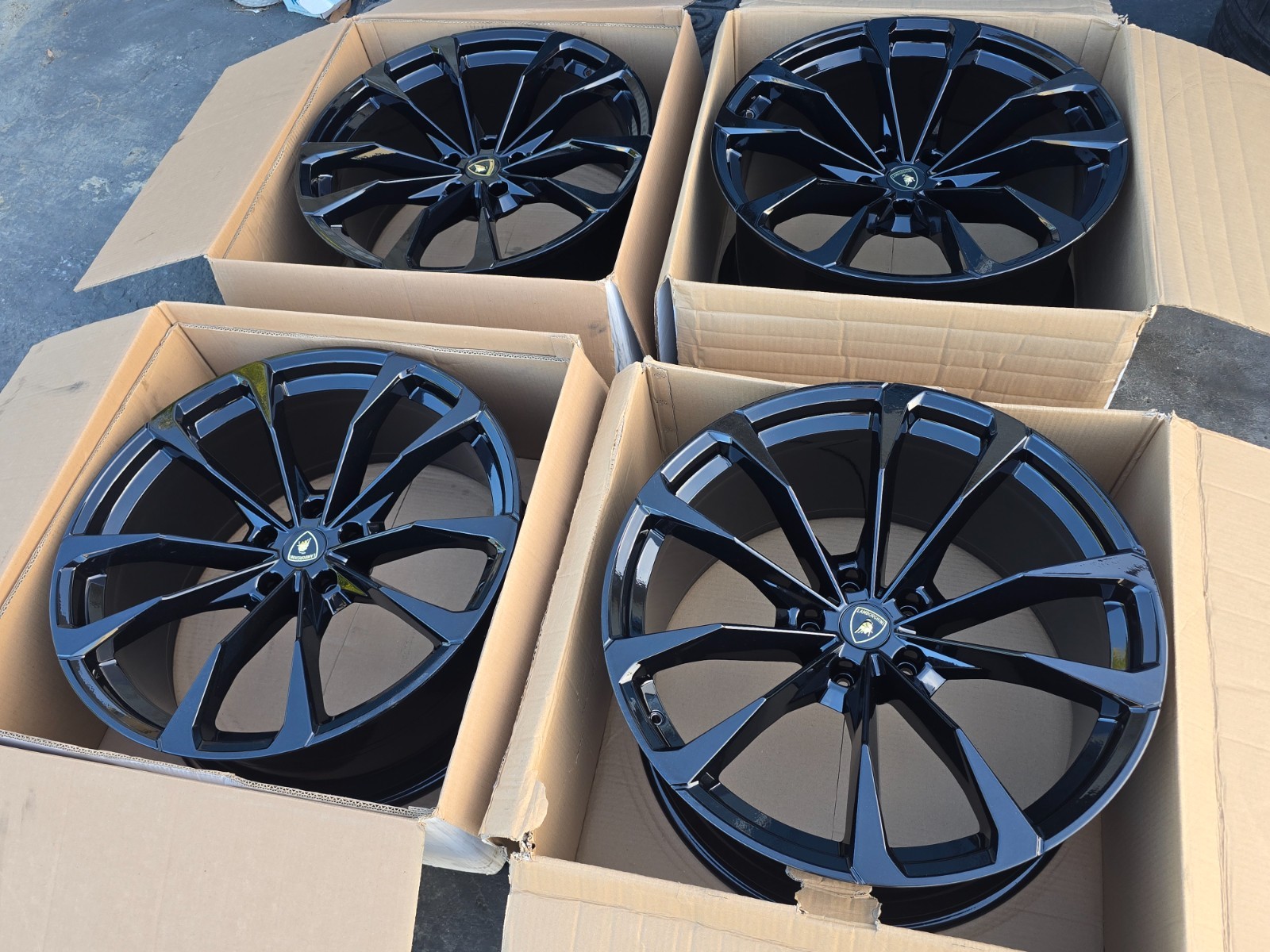 23" Lamborghini URUS black OEM factory wheels