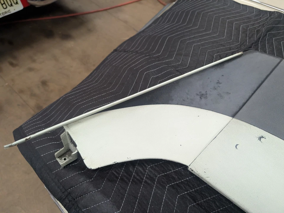 Buick Riviera 1967 1969 paquete de 3 piezas bandeja 1968 estante trasero moldura placa de cubierta Foto 3 de 4