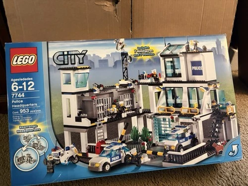 LEGO City: Police Headquarters (7744) 100% Complete with Instructions & Box