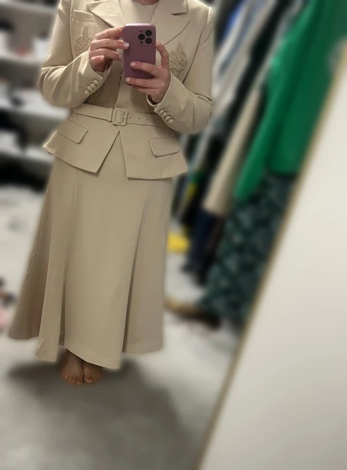 Vestido MIDI autorretrato crema a medida crepé detalle encaje Foto 2 de 4