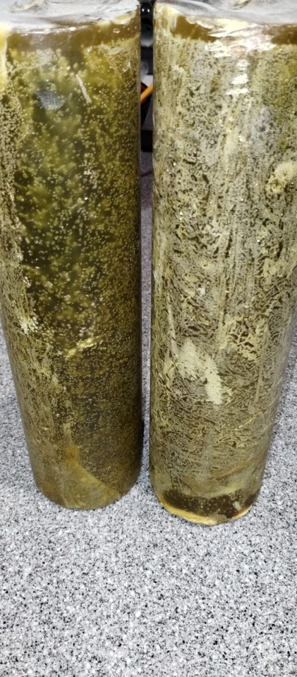 Par de linternas Provenza redondas blancas de Loungeworks con 2 enormes velas nuevas de 1 pie Foto 2 de 4