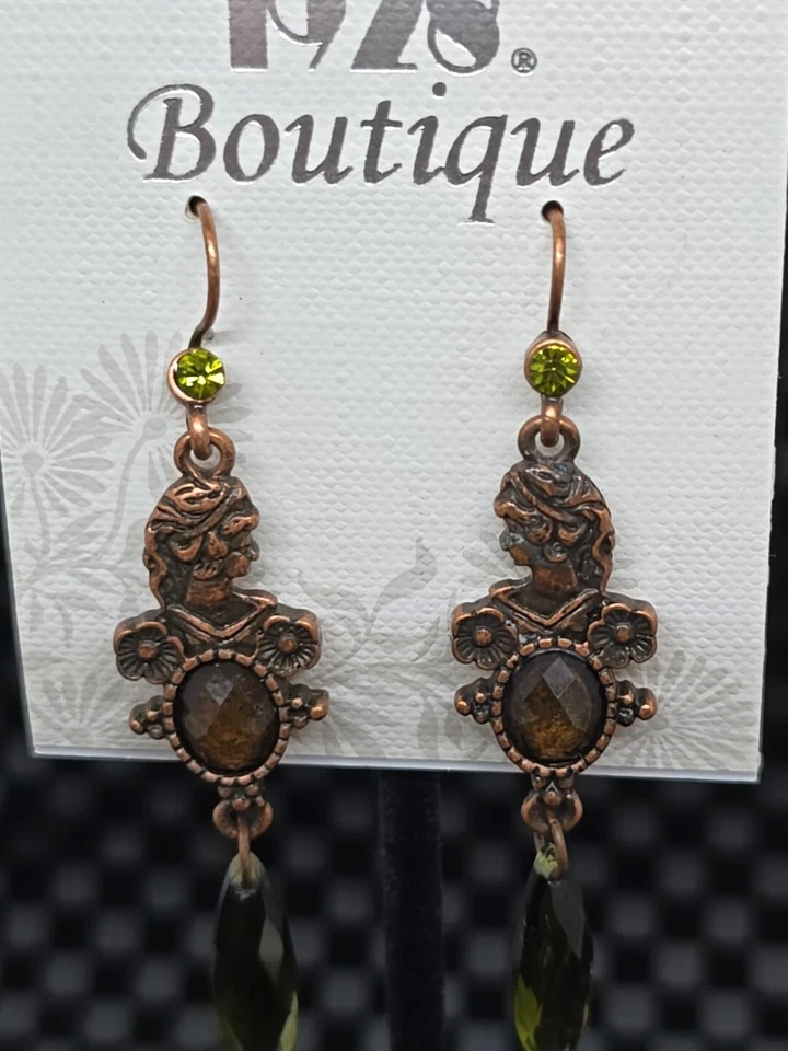 Pendientes marca boutique 1928 nuevos en tarjeta cobre verde piedra detalles estilo retro  Foto 3 de 4