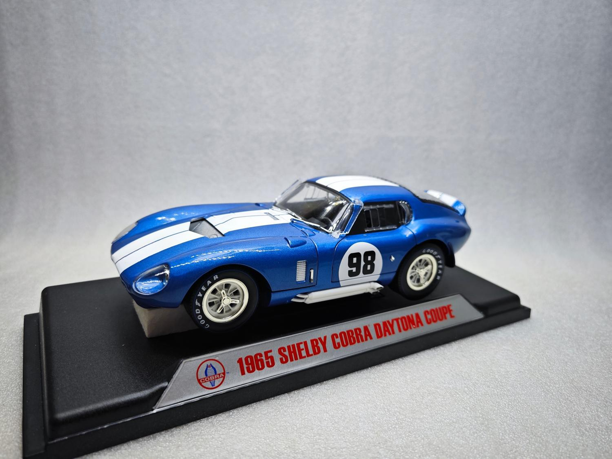 SHELBY COLLECTIBLESLEGEND SERIES 1:18 1965 SHELBY COBRA
