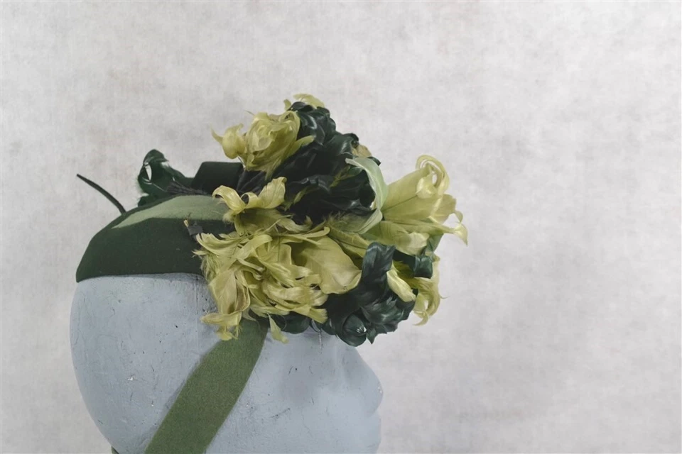 Sombrero punta inclinable vintage plumas verdes hecho a mano estrella de cine Segunda Guerra Mundial original años 40 Foto 4 de 4