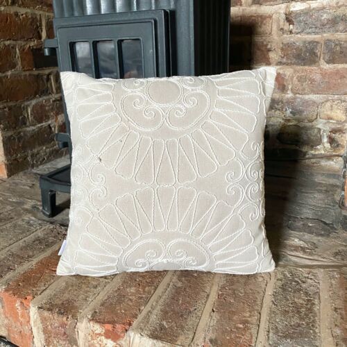 695. Handmade CREWEL BEIGE EMBROIDERED Cushion Cover Various sizes - Picture 3 of 5