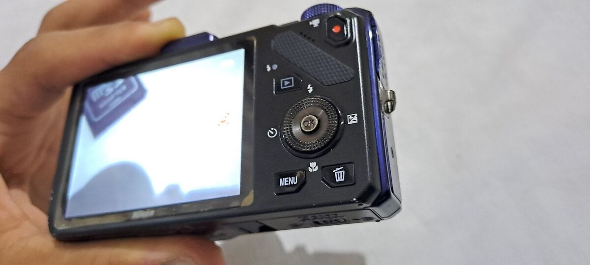 Nikon COOLPIX S9300 16.0MP Digital Camera With 8GB Sd Card Nikon COOLPIX S9300 16.0MP Digital Camera With 8GB Sd Card