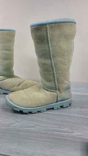 Ugg Women's Size 8 Classic Winter Boots 