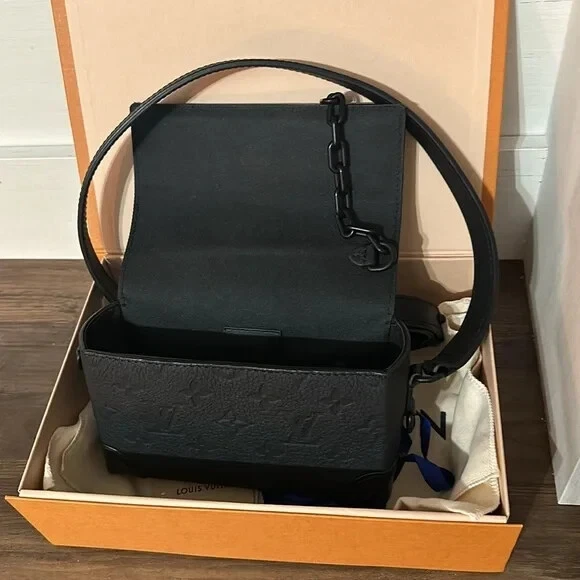 Bolso de Hombro LOUIS VUITTON Vaporera Usable Cuero Taurillon Negro Foto 3 de 4