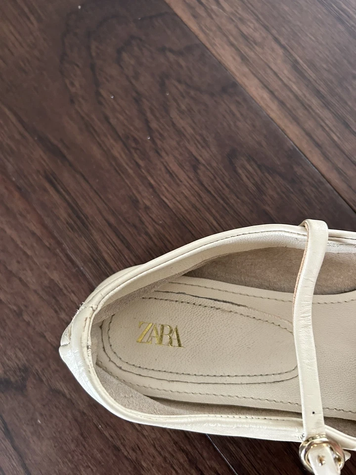 Zapatos cómodos Zara Mary Jane de cuero para ballet planos punta cuadrada, dorados, talla 38/8 Foto 2 de 4