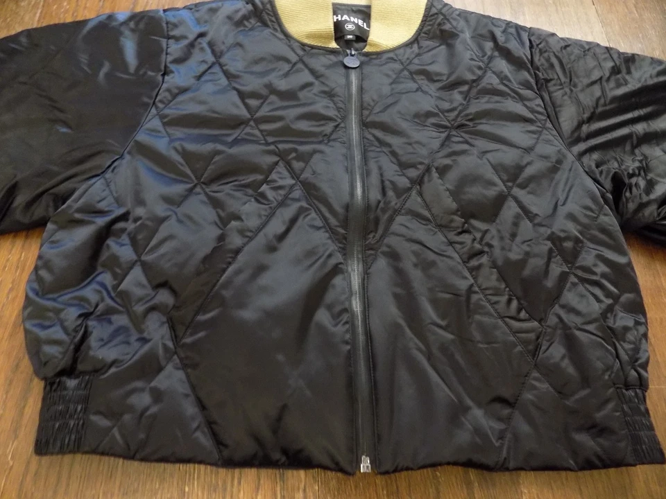 Chanel Black Satin Quilted Puffer Bomber Cropped Jacket Gold Mandarin & cuffs 36 - Image 3 of 4