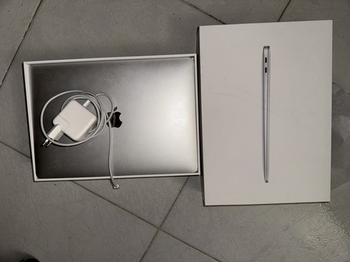 Apple MacBook Air 13" (256GB SSD, M1, 8GB) Laptop - Argento - MGN93T/A... - Foto 6 di 6