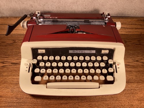 VINTAGE 1970's RED ROYAL CUSTOM III TYPEWRITER GREATBWORKING CONDITION