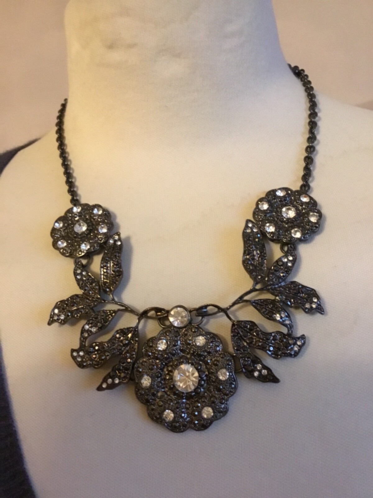 Nice Flower Pattern Shiny Rhinestone Articulated … - image 2