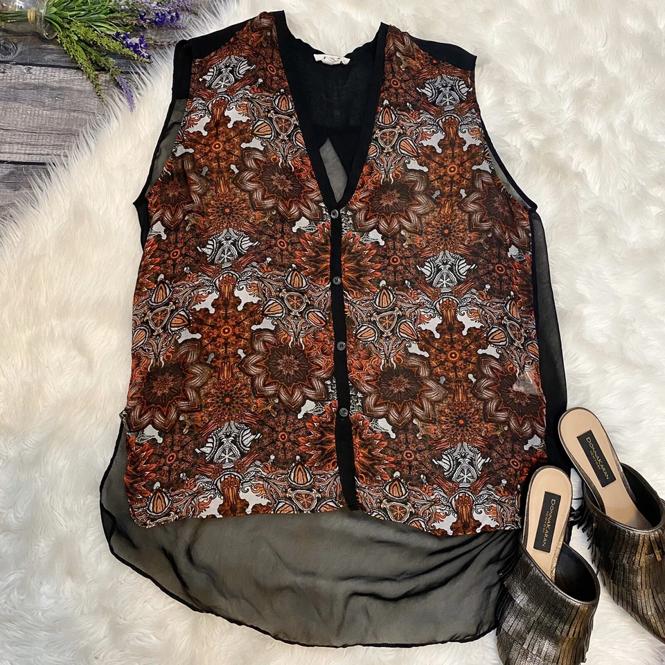 Blusa Helmut Lang Sin Mangas Transparente Botón Frontal Talla Mediana Roja y Negra Floral Foto 2 de 4