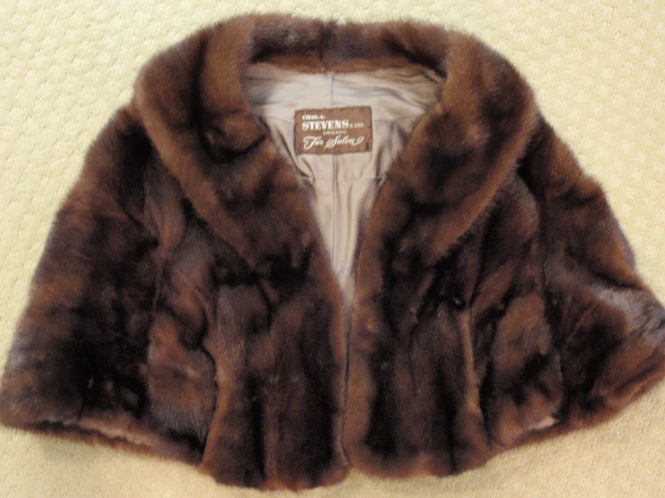 Capa de piel marrón castaño Elsa Schiaparelli capelet vintage salón de alta costura ML estola Foto 2 de 4