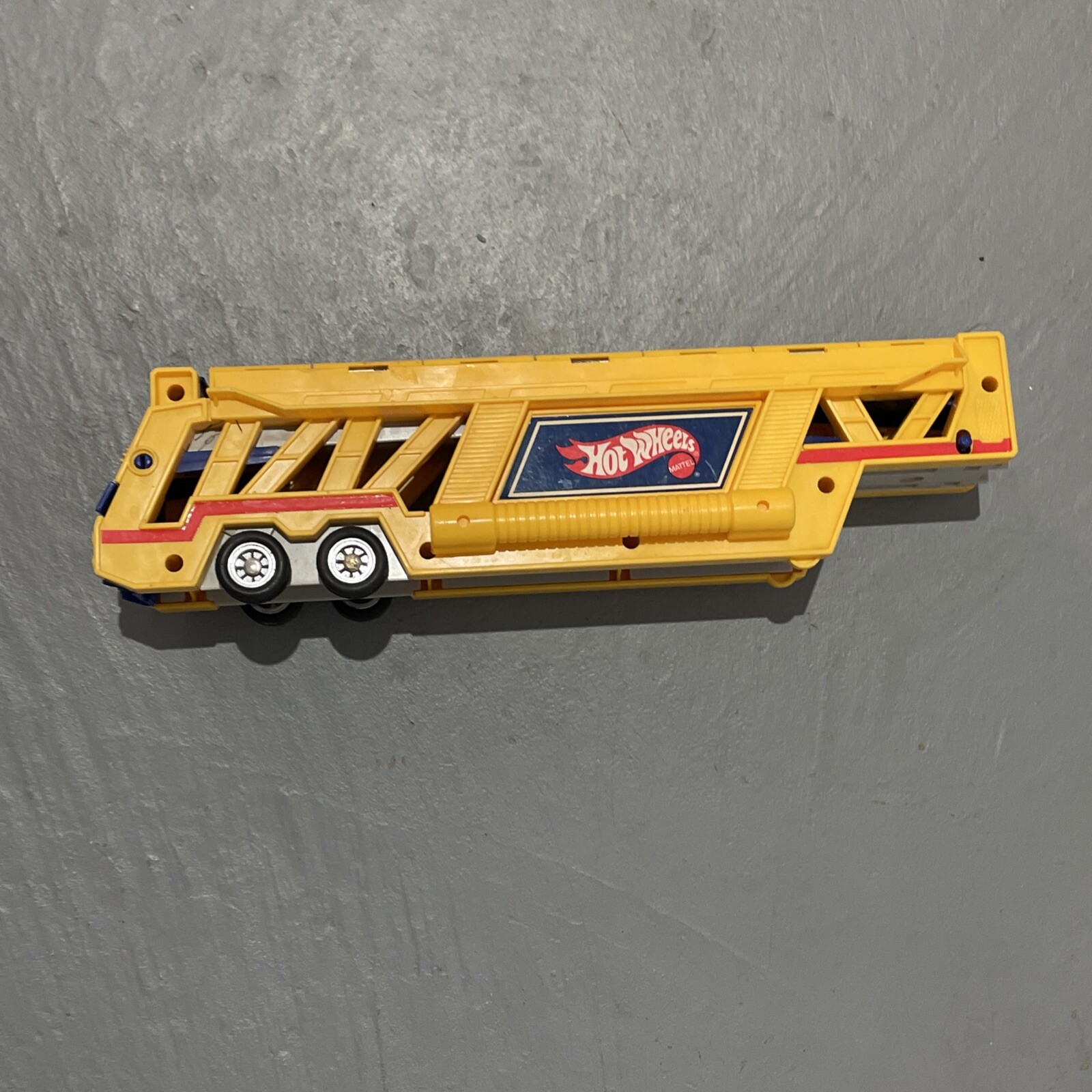Vintage 1986 Hot Wheels Semi-Trailer Car Carrier with Handles. Pre-Owned-image