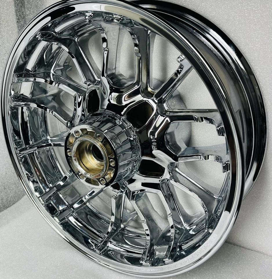 Rueda trasera Indian Indian Challenger cromada OEM 2020-24 MAG cambio de llanta Foto 3 de 4