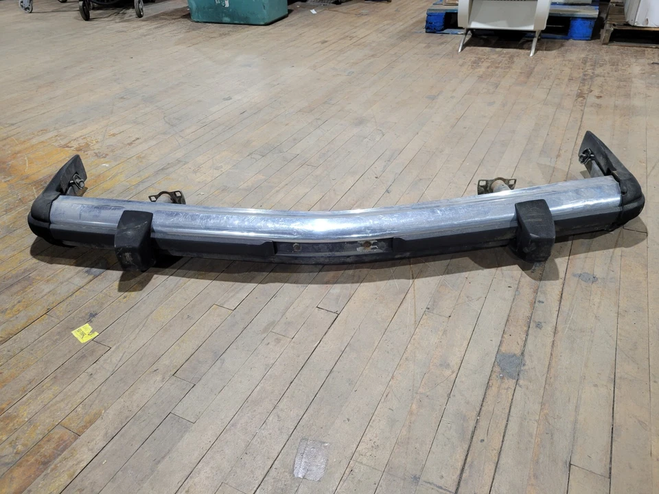 Conjunto de parachoques delantero Mercedes Benz 240D 1974 diésel cromado plateado OEM Foto 2 de 4