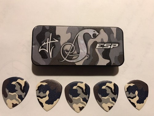 Metallica ESP Camo Pick Tin with 5 Camo Picks. Free Shipping - Picture 2 of 4