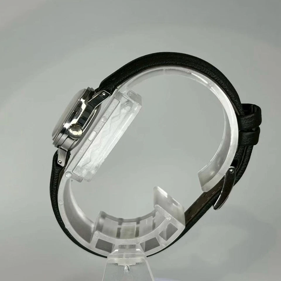 Reloj Universal Geneve Años 70 Cuerda Manual 20mm Esfera Gris Oscuro con Hebilla Original Foto 4 de 4