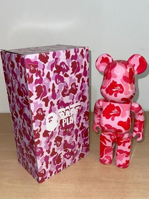 Figura Bearbrick camuflaje Rojo 400% 28cm Medicom Toy con caja Red Pink Camo