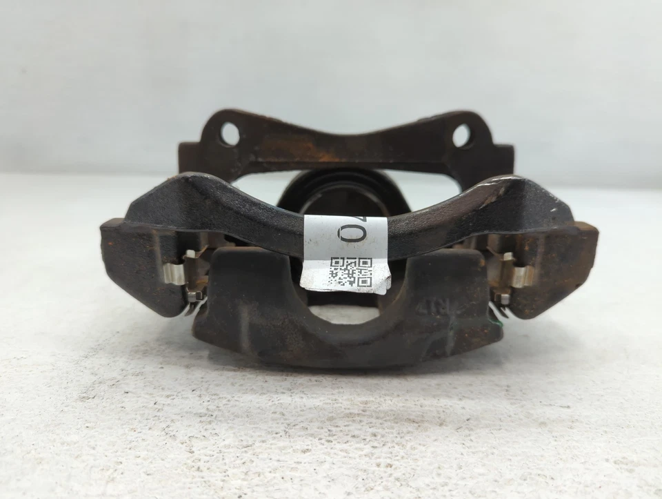 Pinça de freio dianteira esquerda Chevrolet Monte Carlo 2000-2005 QOWAV - Imagem 2 de 4