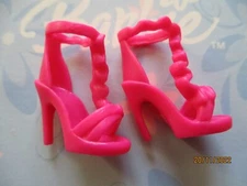 BARBIE DOLL / PAIR OF SHOES: BOOTS, PUMPS ....... (918)