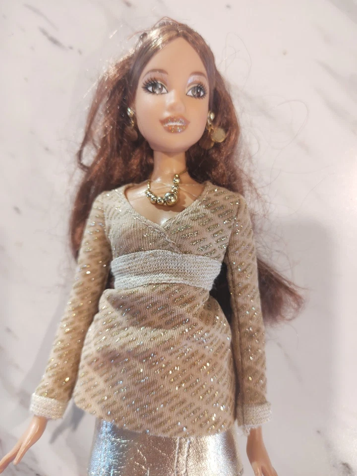 Beautiful 🔥 Barbie Doll ⭐️ Teresa ⭐️ Fashion Fever 2007 Sparkling 🌟 Gold 🌟 - Image 2 of 4