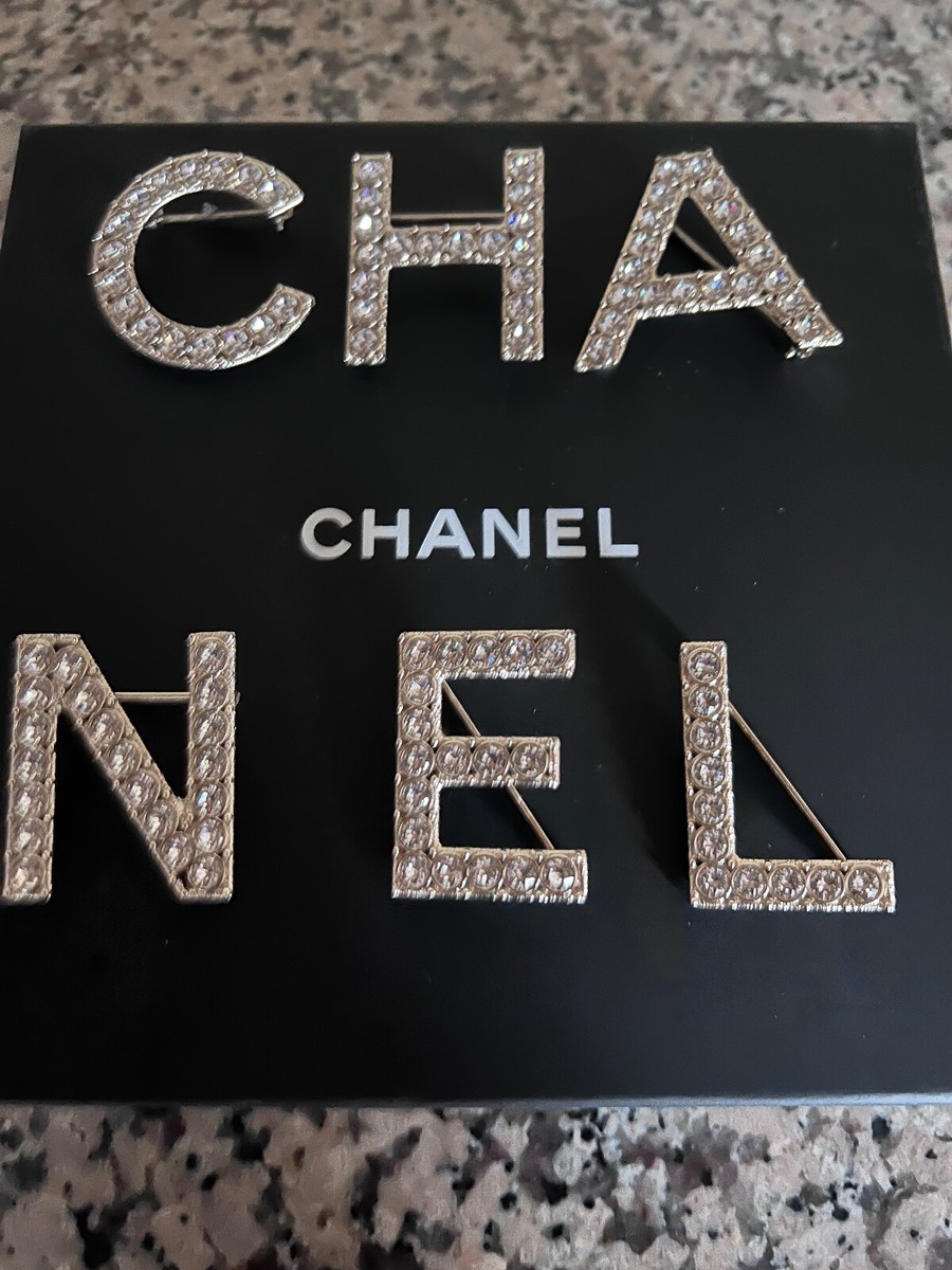 CHANEL 2019S NEW TAGS CLASSIC GOLD STRASS CHANEL 6 BROOCH