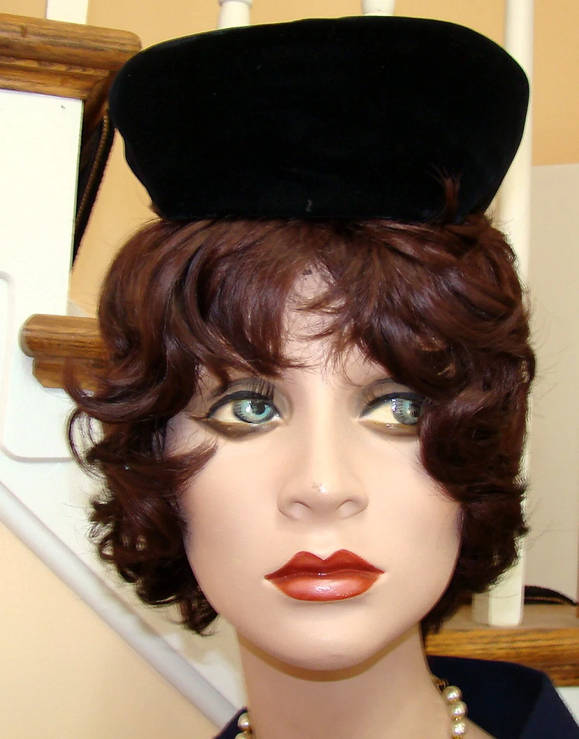 Chapeau vintage boîte à pilules velours noir Christian Dior avec treillis/perles