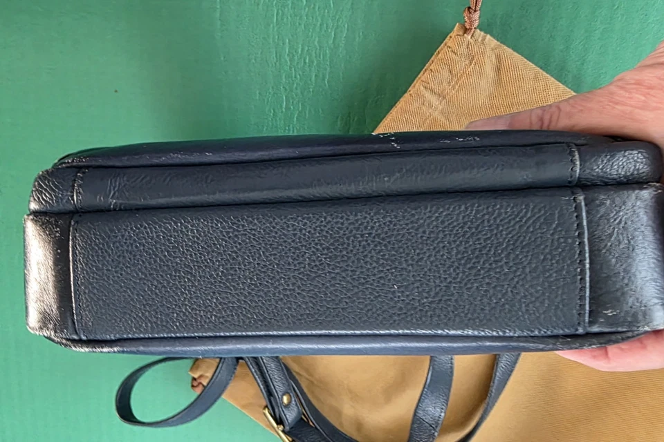 Bolsa de mão Anna by Anuschka bolso beija-flor azul usada boas flores  - Imagem 4 de 4