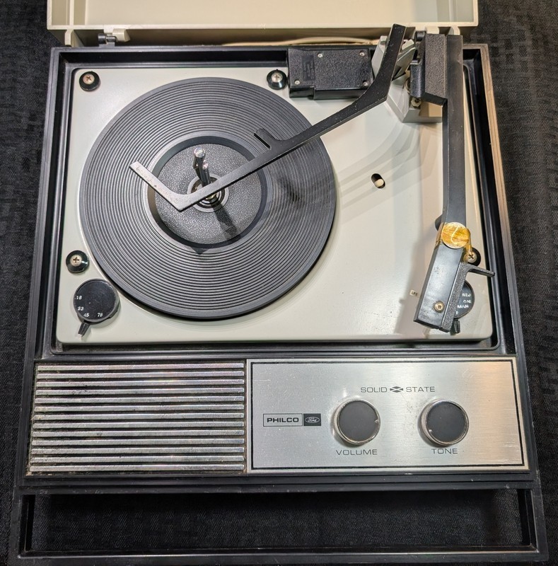 Vintage Philco (Ford) Solid State Record Player Turntable In Working Condition.