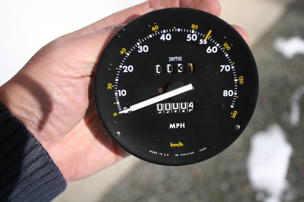 接戦　 　　　　　　　　　　　　　　　　【Vintage】ＨＴC Jaguar XJS NOS Smiths Vintage 85 MPH Mechanical Speedometer