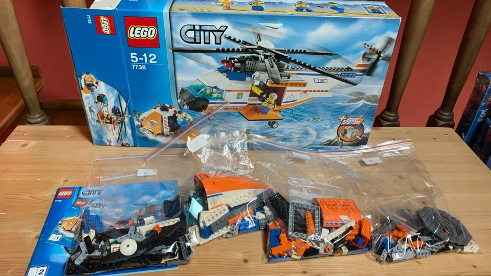 LEGO City 7738 Coast Guard Helicopter and Life Raft, foto 4 di 4