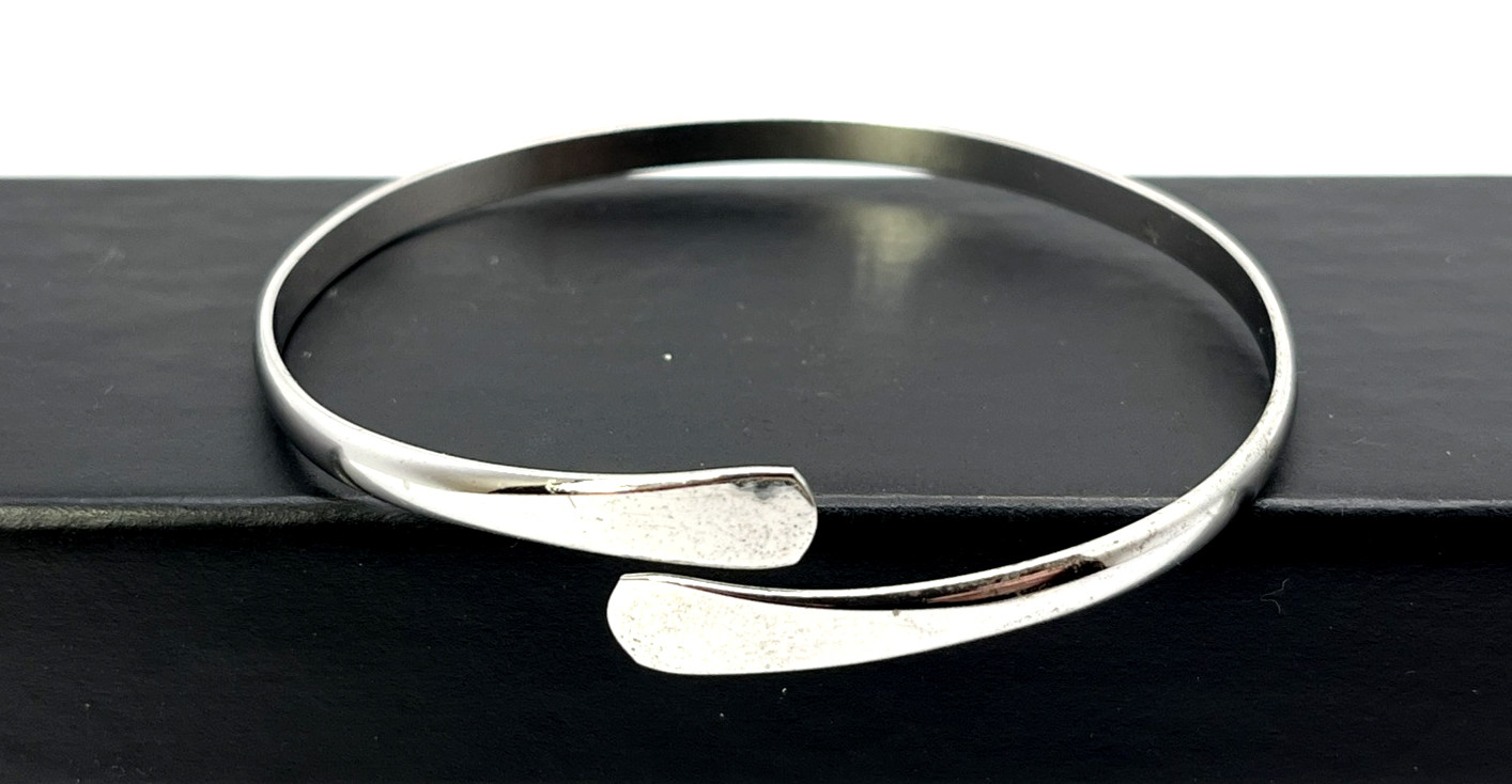 BEAU UPSCALE Solid Sterling Silver BYPASS BANGLE … - image 1